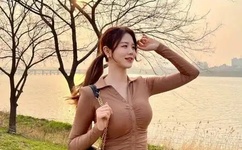 我和妽妽在厨房里的激情区二区